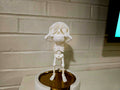 Skelett Figur entspannt nichts sehen