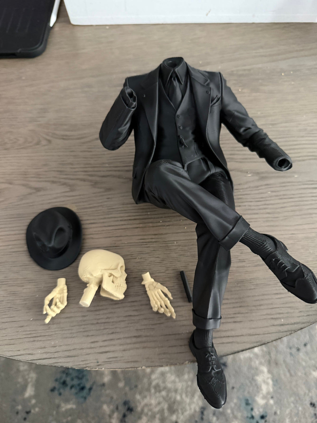Skelett Figur rauchend detailreich Deko