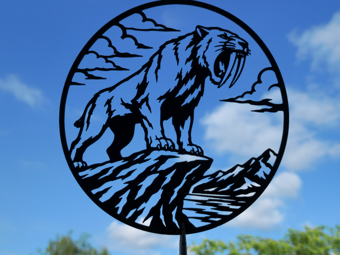Säbelzahntiger Berglandschaft 2D Wandkunst Wandbild Wanddeko Tierfigur