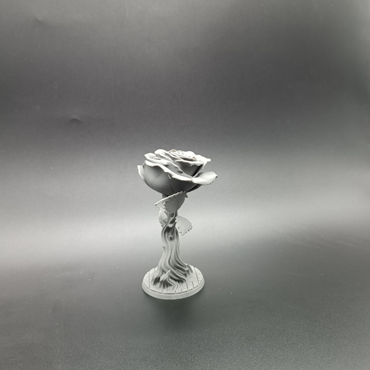 Dekorative Rosenblumenstatue Fantasie-Rose