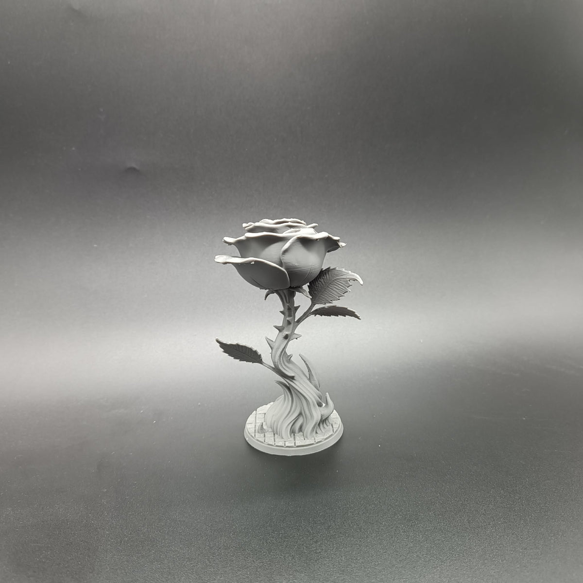Dekorative Rosenblumenstatue Fantasie-Rose