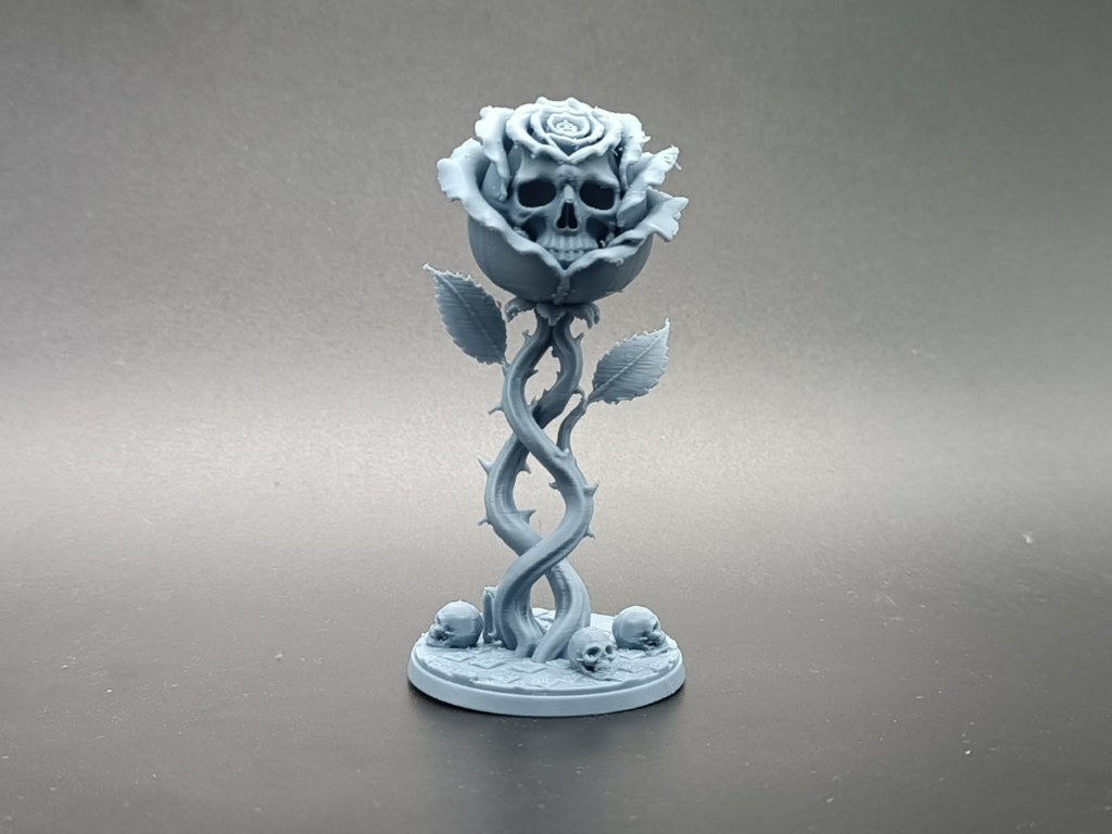 Dunkle Rose der Sterblichkeit Dornige Totenkopfrose Figur Deko