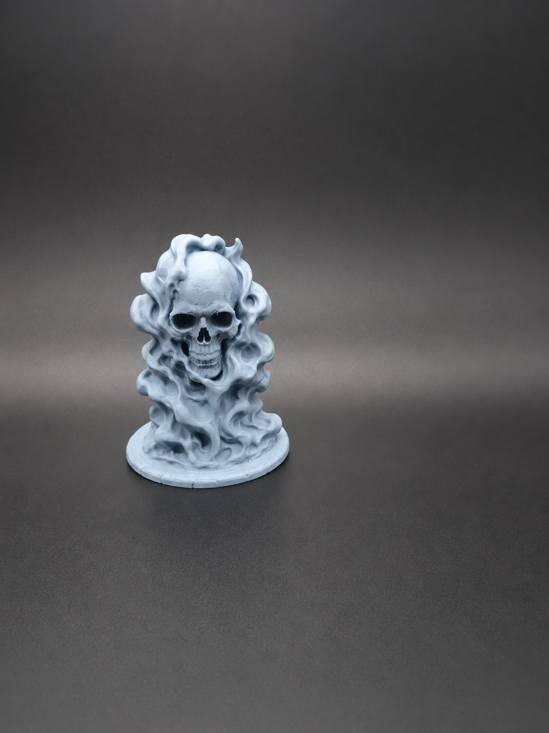 Verfluchte brennende Totenkopf-Büste Dark Fantasy
