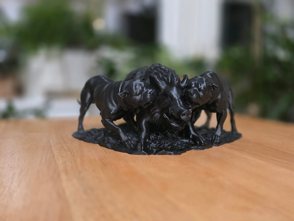 Wildschwein mit Hunden Skulptur