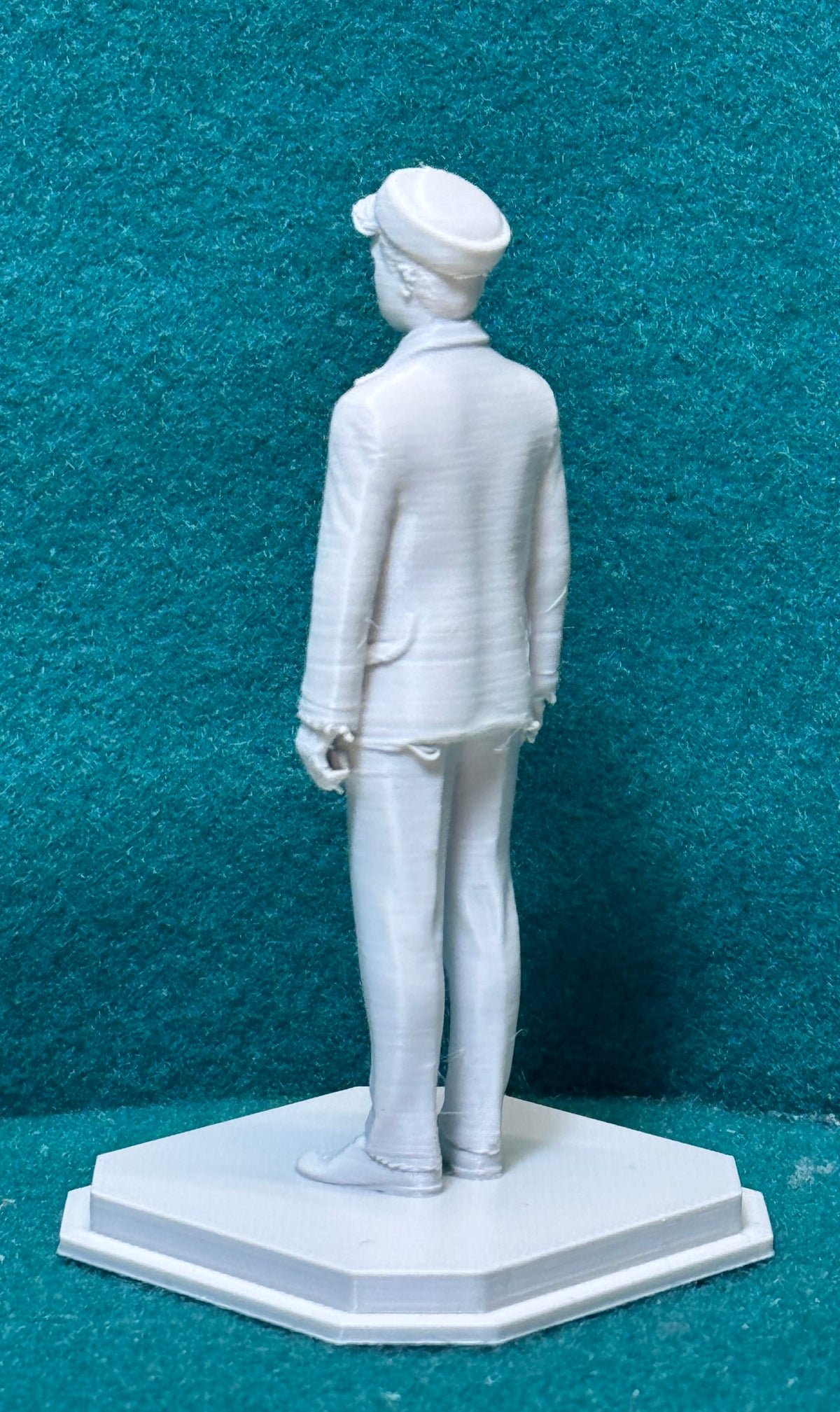Nachbar Ashcombes Sohn Julian Figur Deko Statue Puppenhaus Miniatur Vitrine
