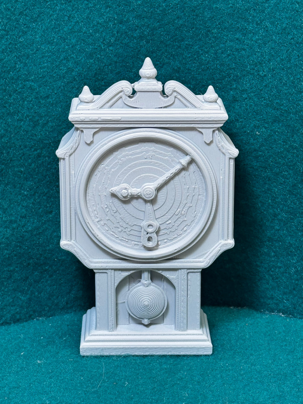 Wanduhr (angehalten oder leicht falsch gehend) Figur Deko Statue Miniatur
