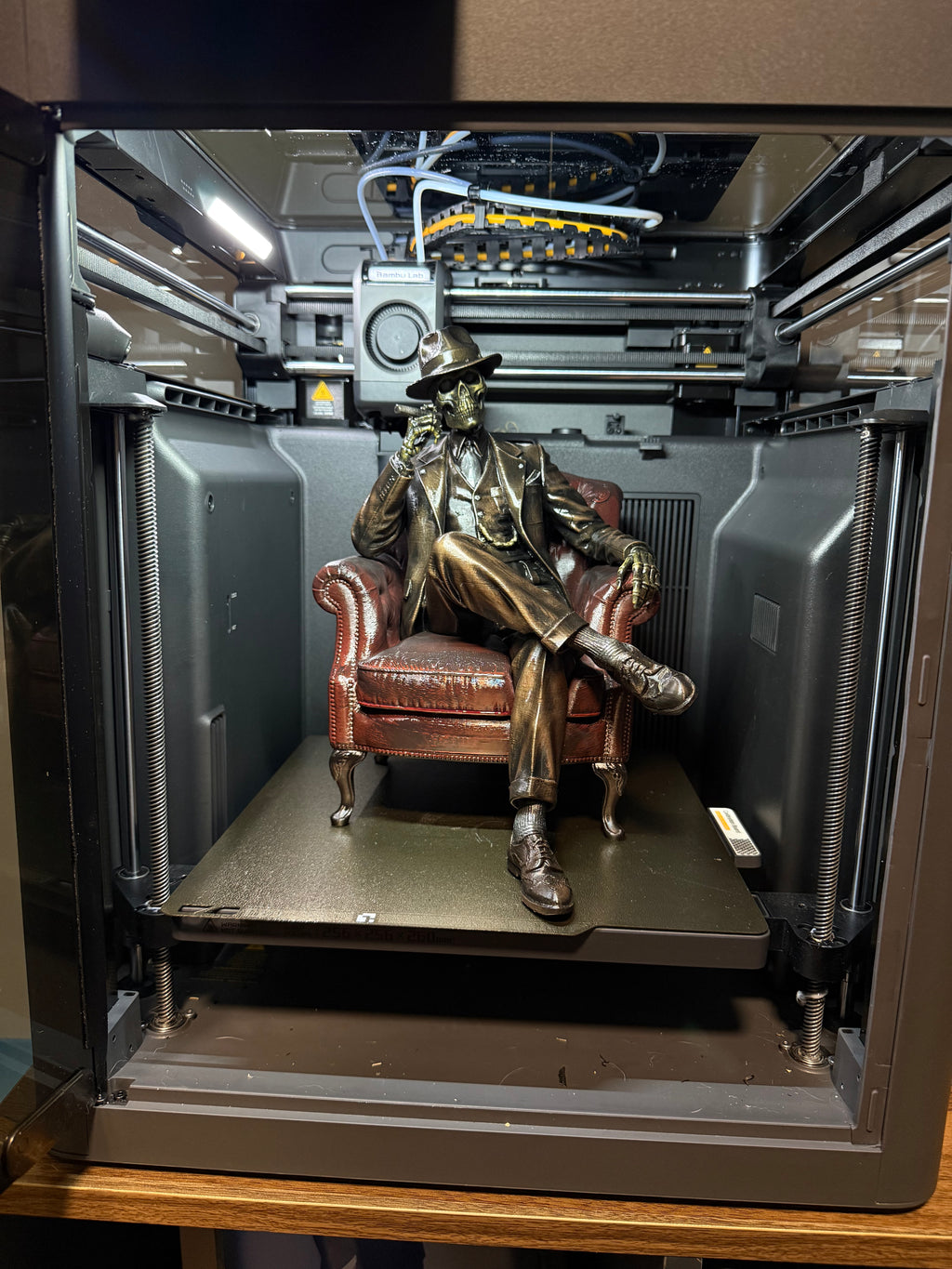 Skelett Figur rauchend detailreich Deko