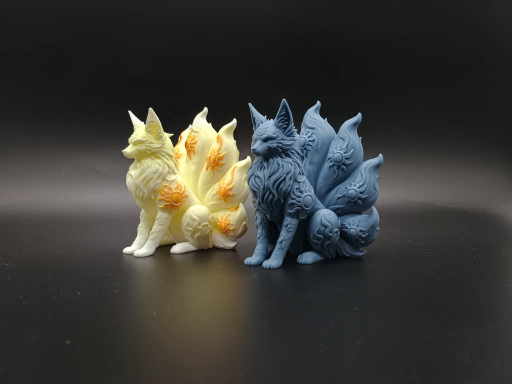 Mehrfarbige Sonnenfuchs-Kitsune-Figur
