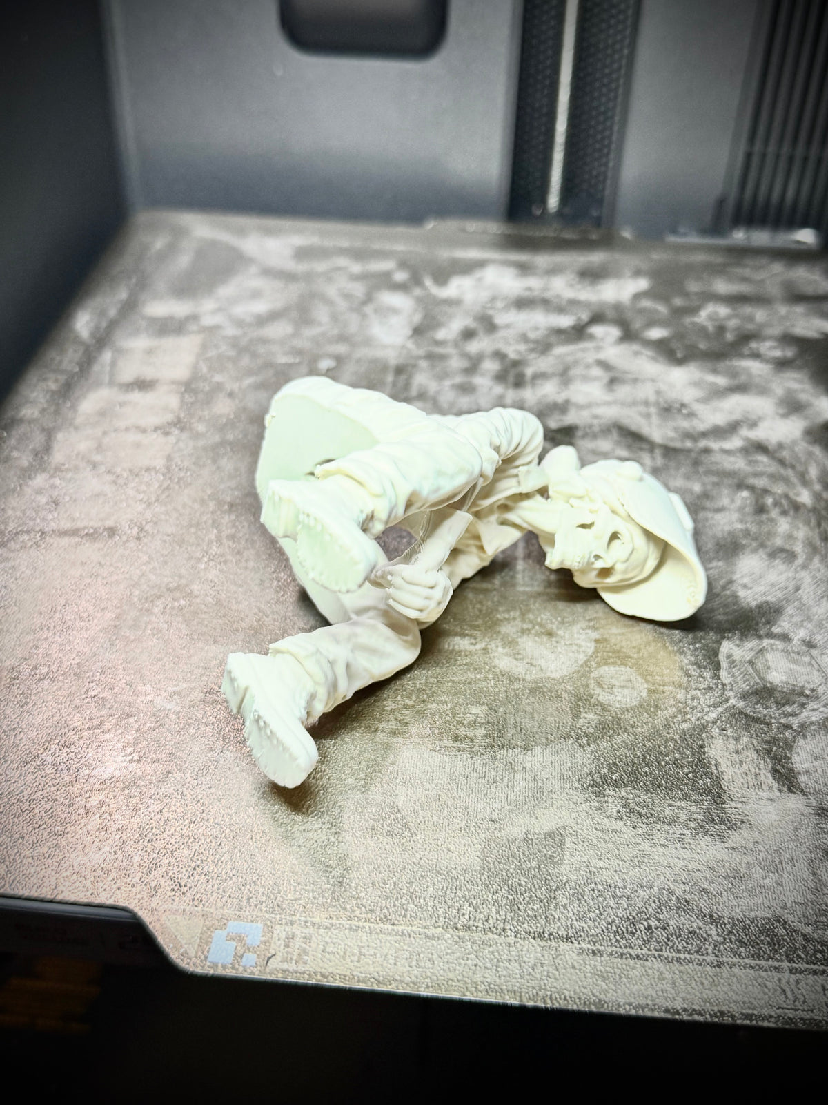 Totenkopf Kantenhocker Schweißerin