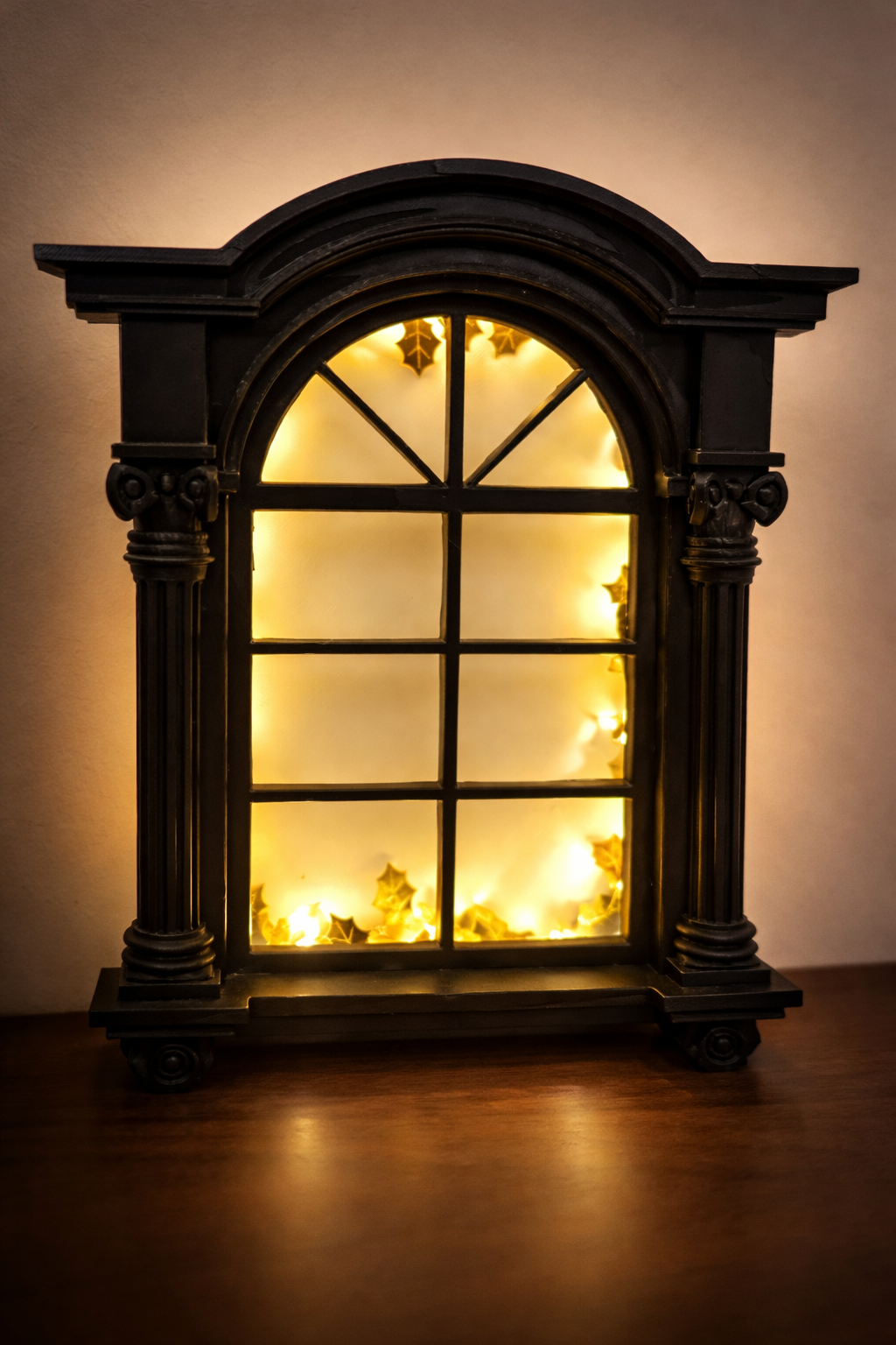 Gotische viktorianische Fenster-Leuchtbox Figur Deko Statue Vintage