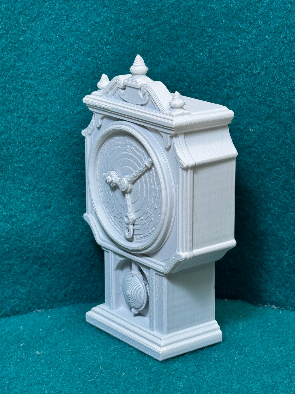 Wanduhr (angehalten oder leicht falsch gehend) Figur Deko Statue Miniatur