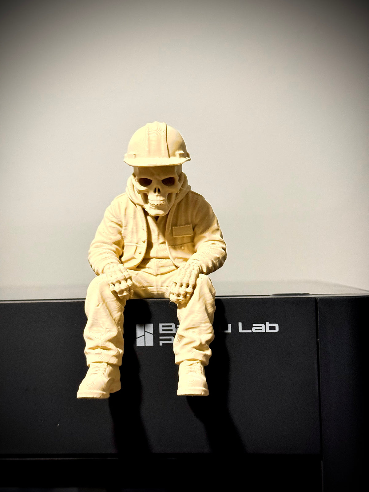 Totenkopf Kantenhocker Arbeiter