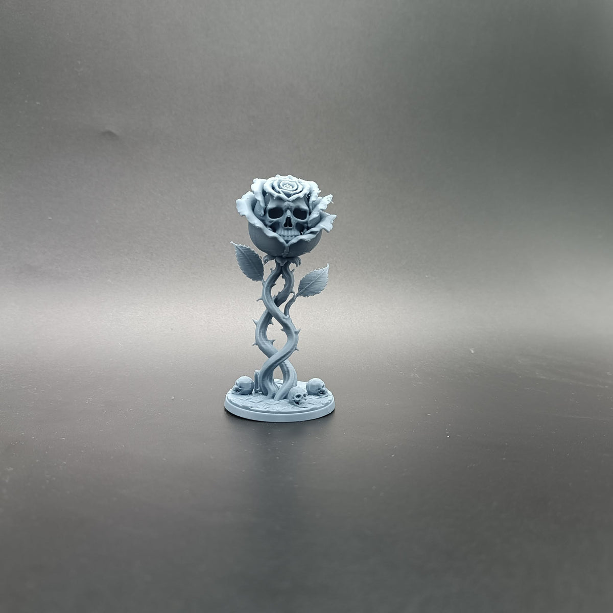Dunkle Rose der Sterblichkeit Dornige Totenkopfrose Figur Deko