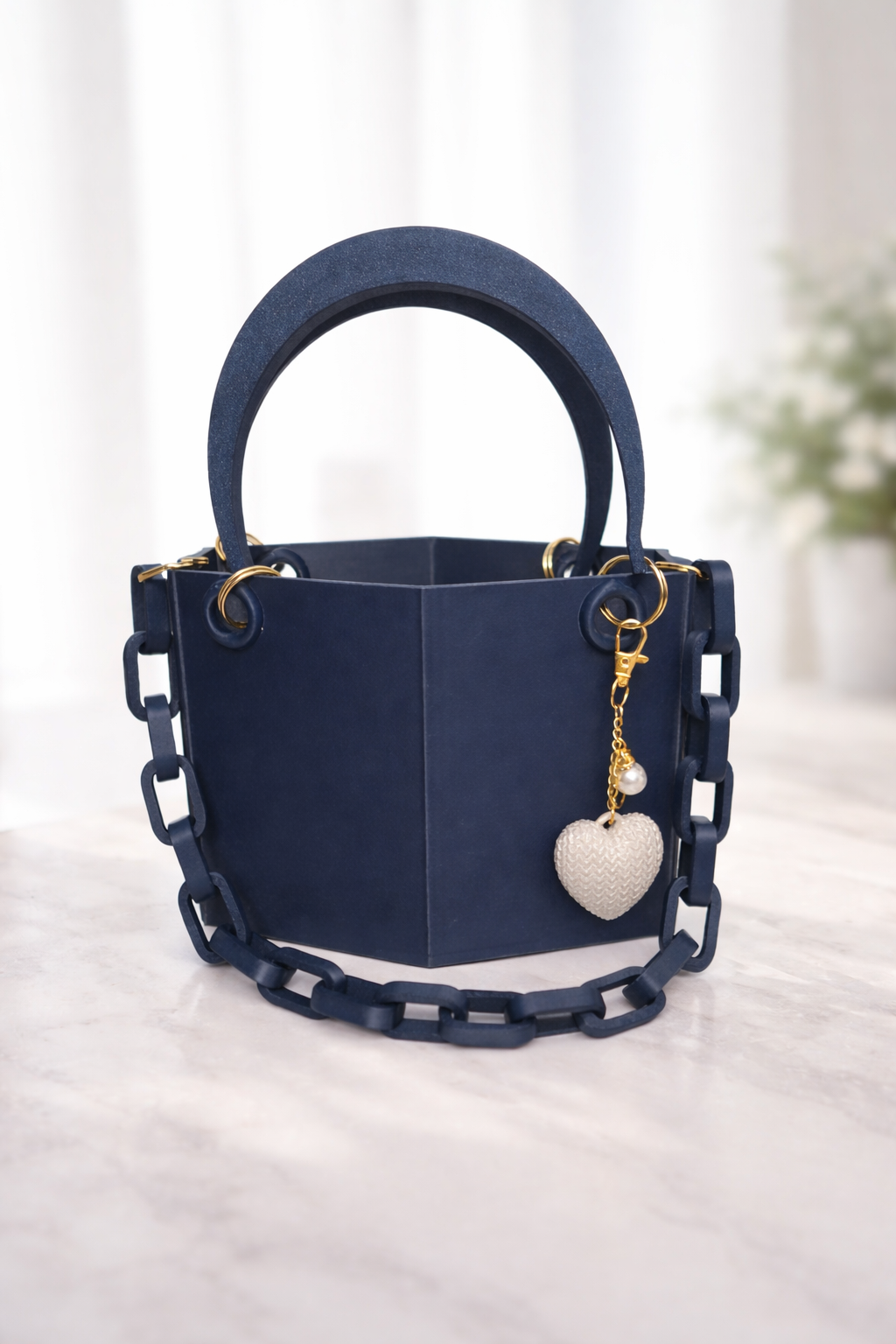 Hexa Belle Henkeltasche Figur Deko Statue Skulptur Dekoration Geschenk