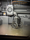 Totenkopf Kantenhocker Rollstuhlfahrer
