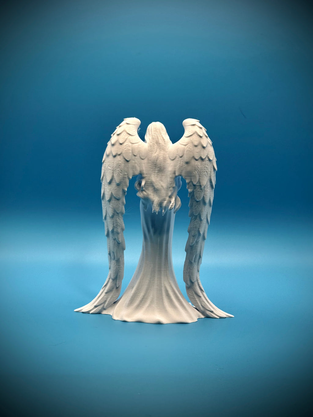 Engel Skulptur zurückhaltende Eleganz