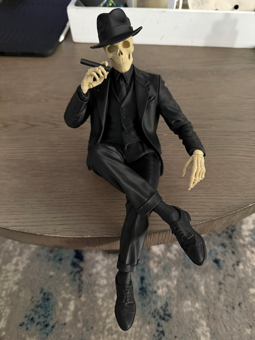 Skelett Figur rauchend detailreich Deko