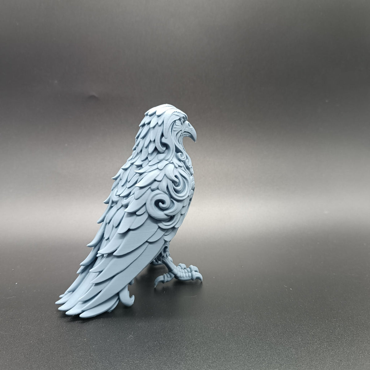 Elegante Rabenstatue