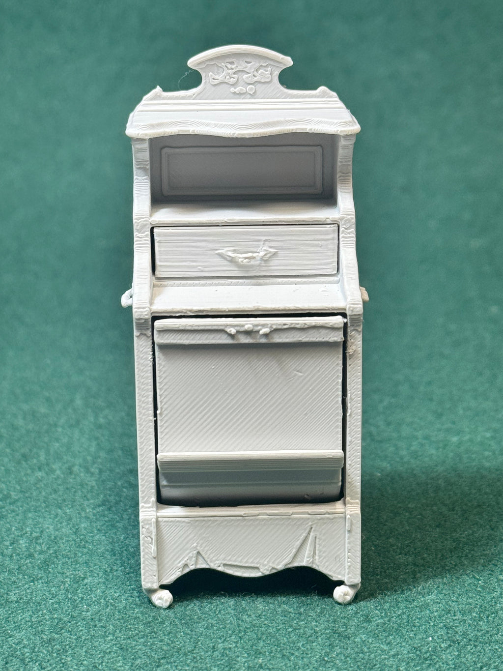 Viktorianischer Kohleschrank 1:12 Puppenhaus Miniatur Valentinstag Liebe