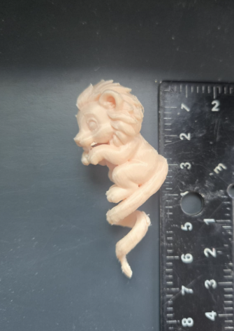 Süßer Löwen-Bleistiftaufsatz Umarmender Löwe Figur Deko Statue Tierfigur
