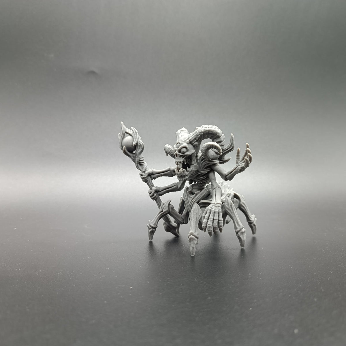 Untoter Spinnen-Dämonen-Zauberer RPG Fantasy