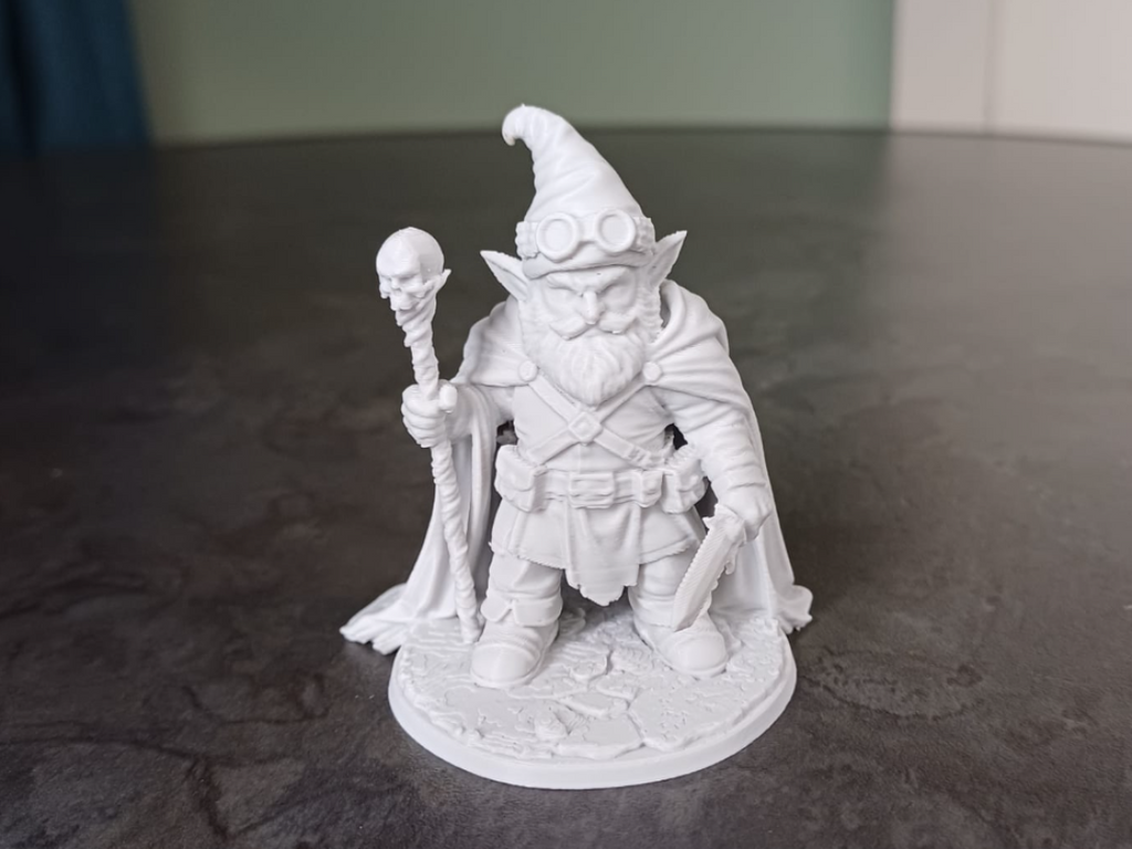 Fantasy Gnom Magier mit Stab Figur Deko Statue Mittelalter Rollenspiel