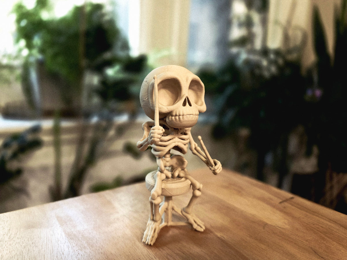 Skelett Figur entspannt Trommler