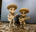 Skelett Figur entspannt Mariachi-Band