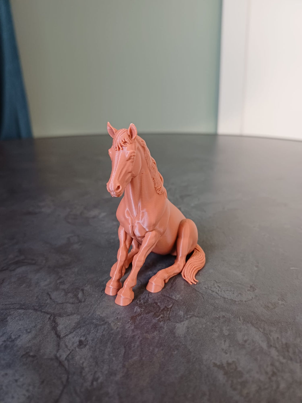 Realistische sitzende Pferdestatuette Figur Deko Tierfigur Tiere Geschenk