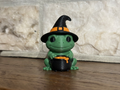 Halloween Figur Frosch als Hexe Deko
