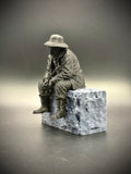 Figur Angler traurig Kantenhocker