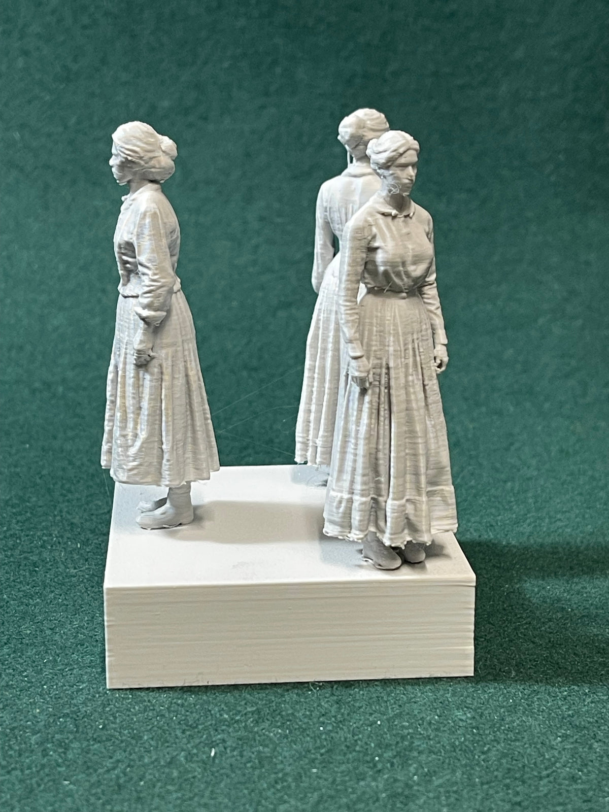 1880er 7 amerikanische Frauen der Unterschicht Figur Deko Statue Miniatur