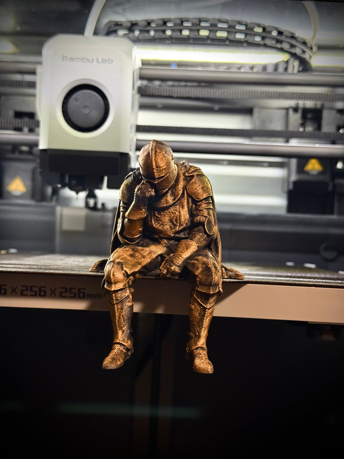 Figur Ritter traurig Kantenhocker