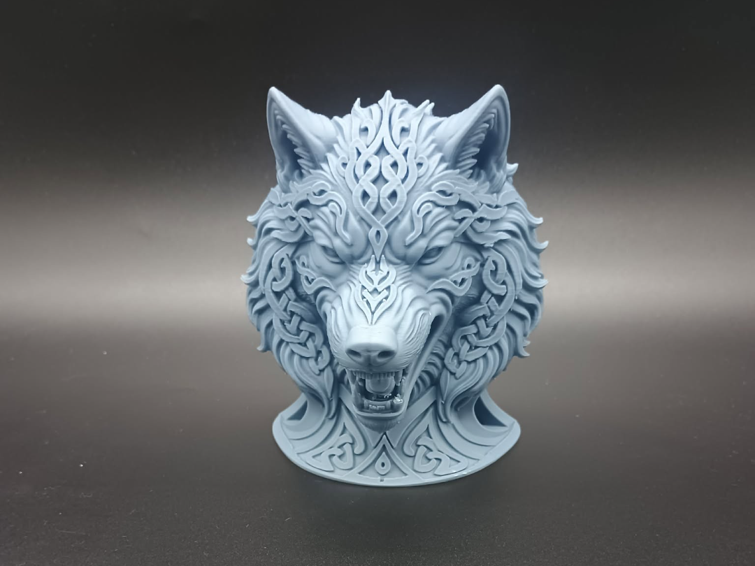 Runen-keltische Flechtwerk-Fantasy-Wolfsbüste