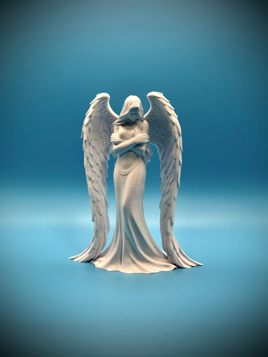 Engel Skulptur zurückhaltende Eleganz
