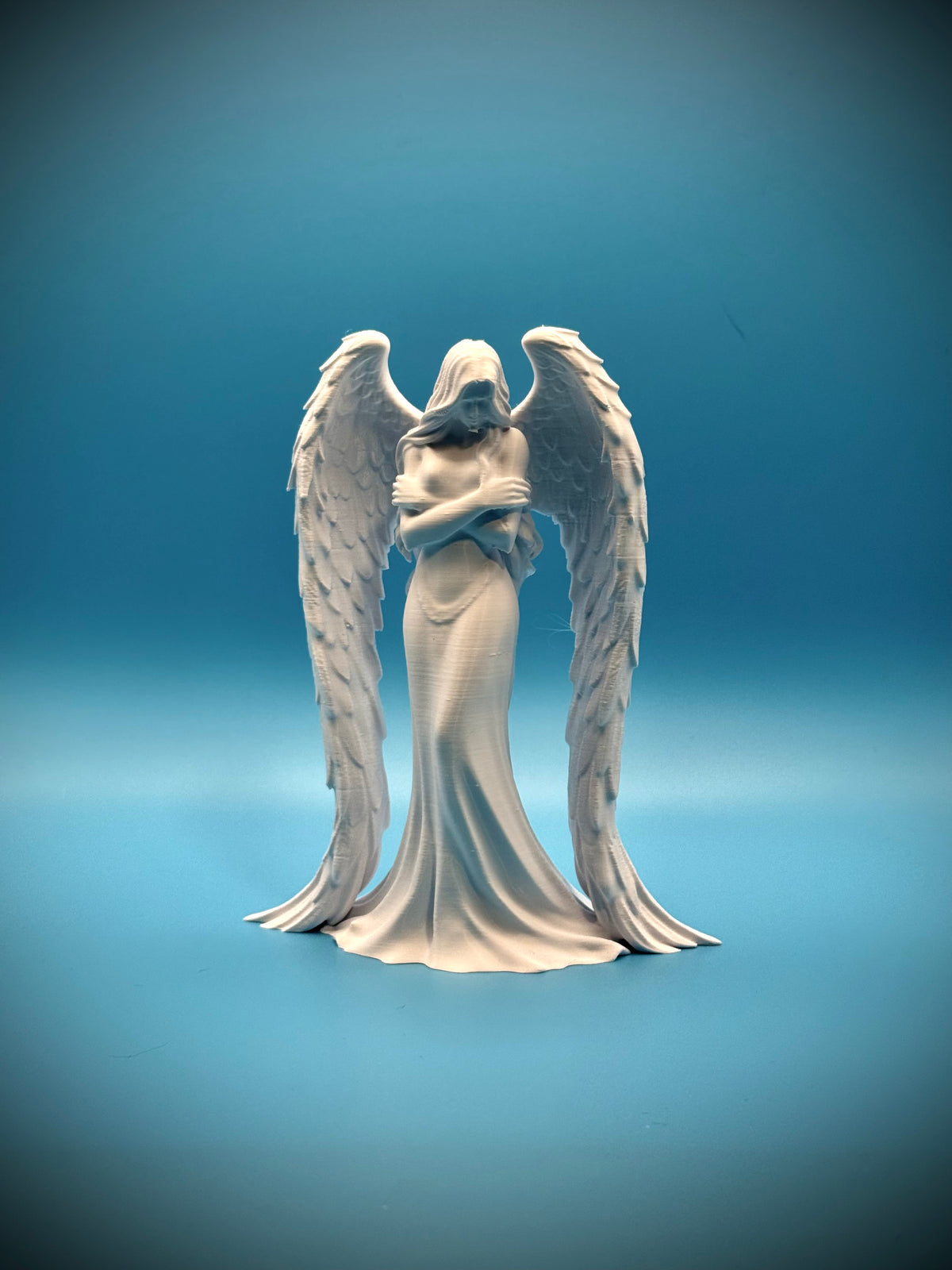 Engel Skulptur zurückhaltende Eleganz