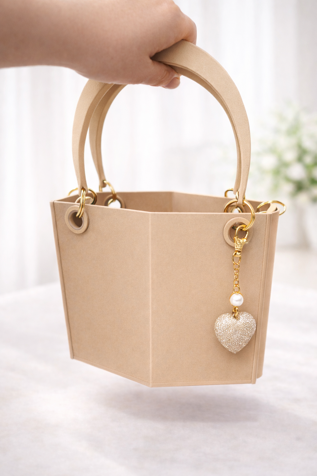 Hexa Belle Henkeltasche Figur Deko Statue Skulptur Dekoration Geschenk