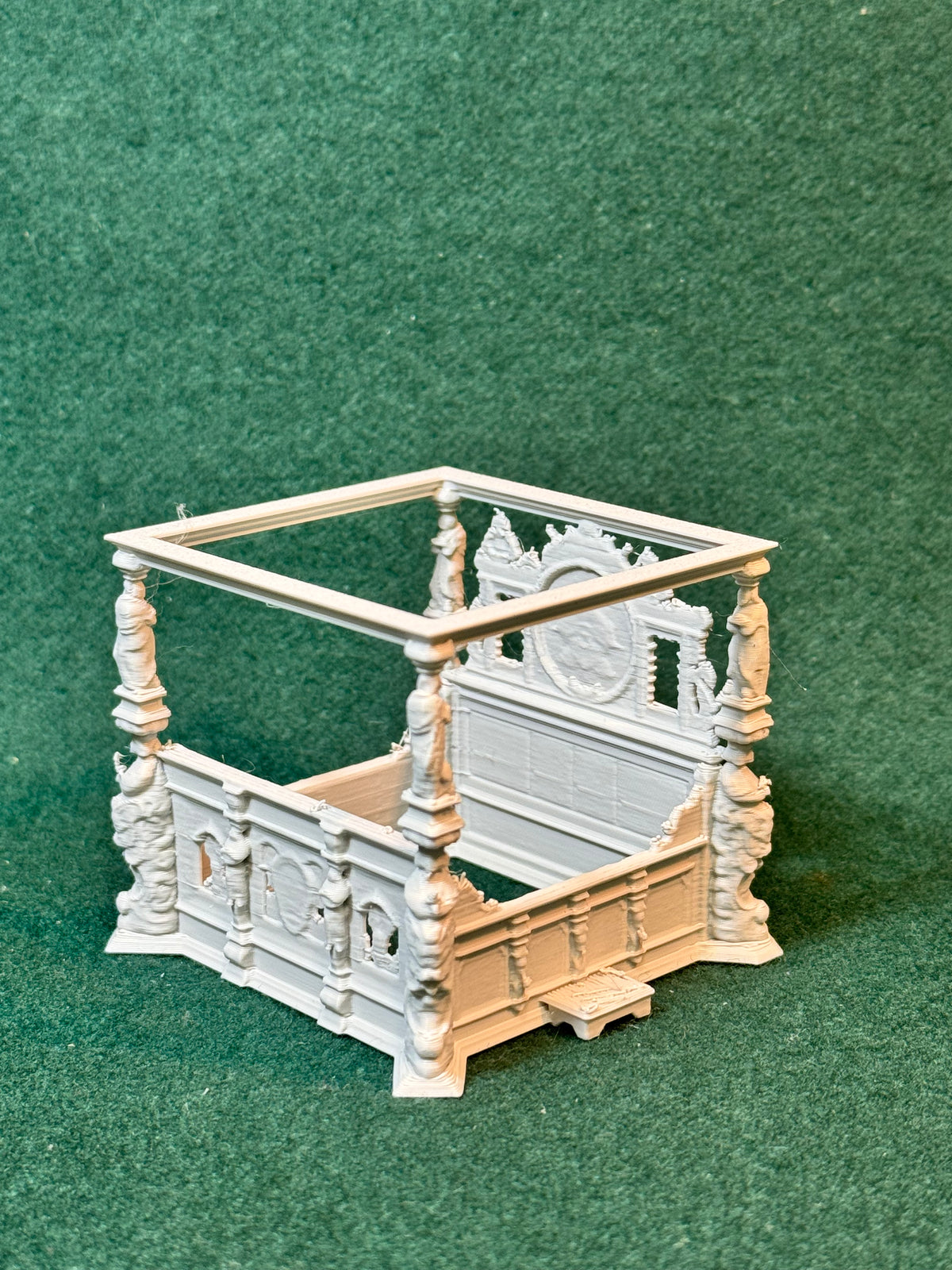 Puppenhaus Mini Vict. Epoche Bett (Himmelbett) 4 Miniatur 1:12 Puppenstube
