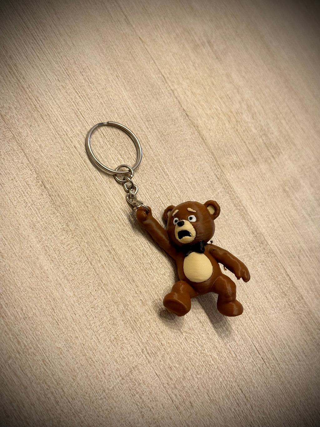 Schlüsselanhänger Teddybär hängend bunt