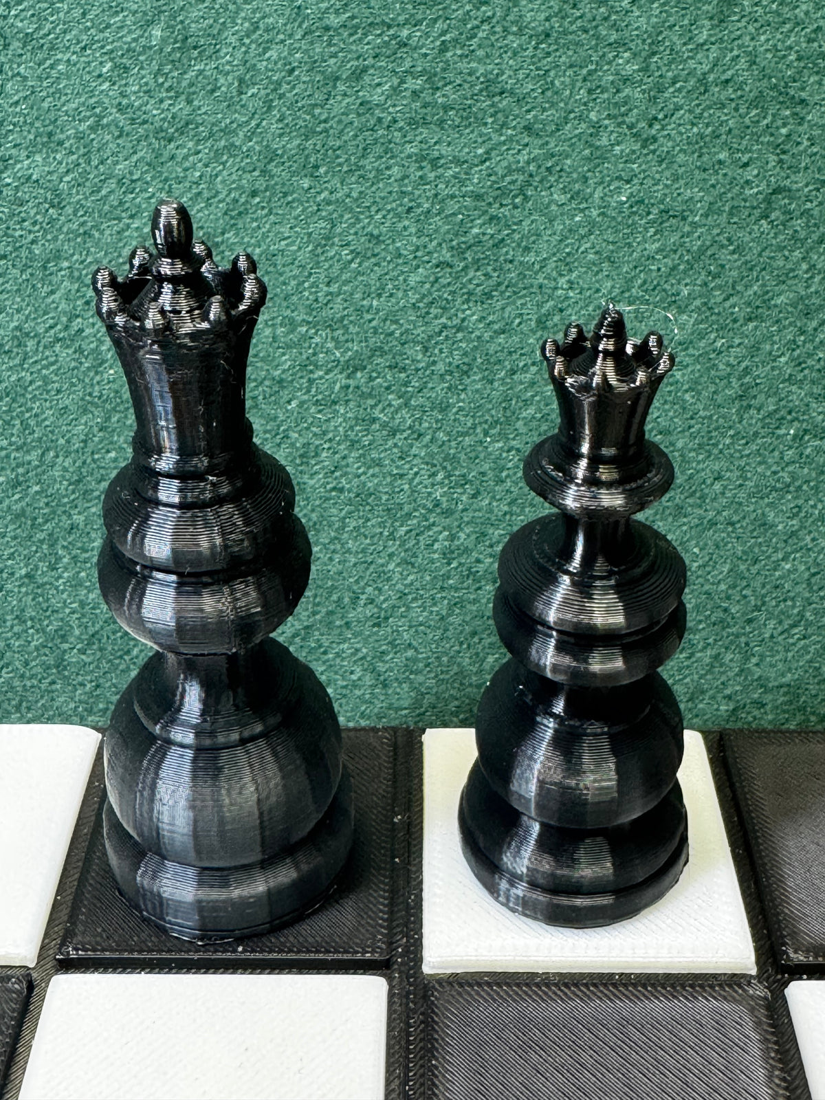 Obsidian Schachset Gegner des Faux-Eichen-Schachsets Schachspiel Miniatur