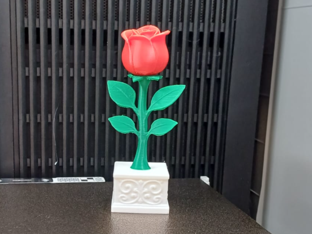 Mini-Rose in dekorativem Topf Pflanztopf Blumentopf Übertopf Valentinstag