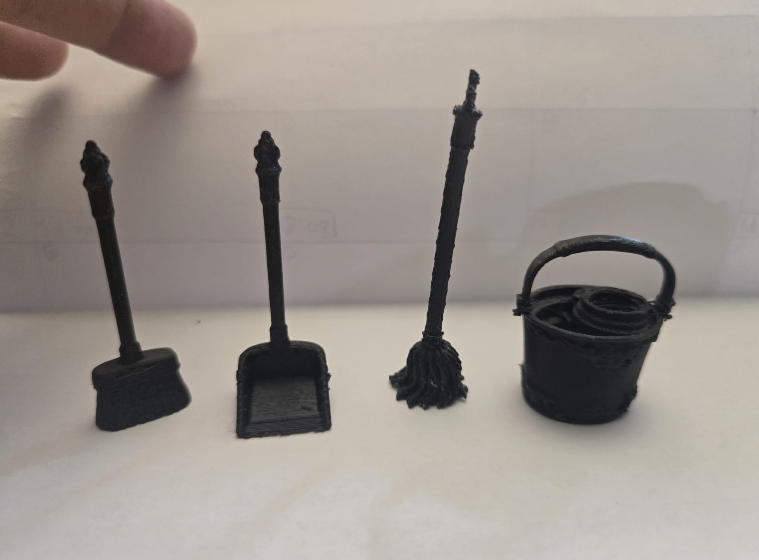 Luxuriöses viktorianisches Reinigungsset (Puppenhaus-Maßstab) Miniatur
