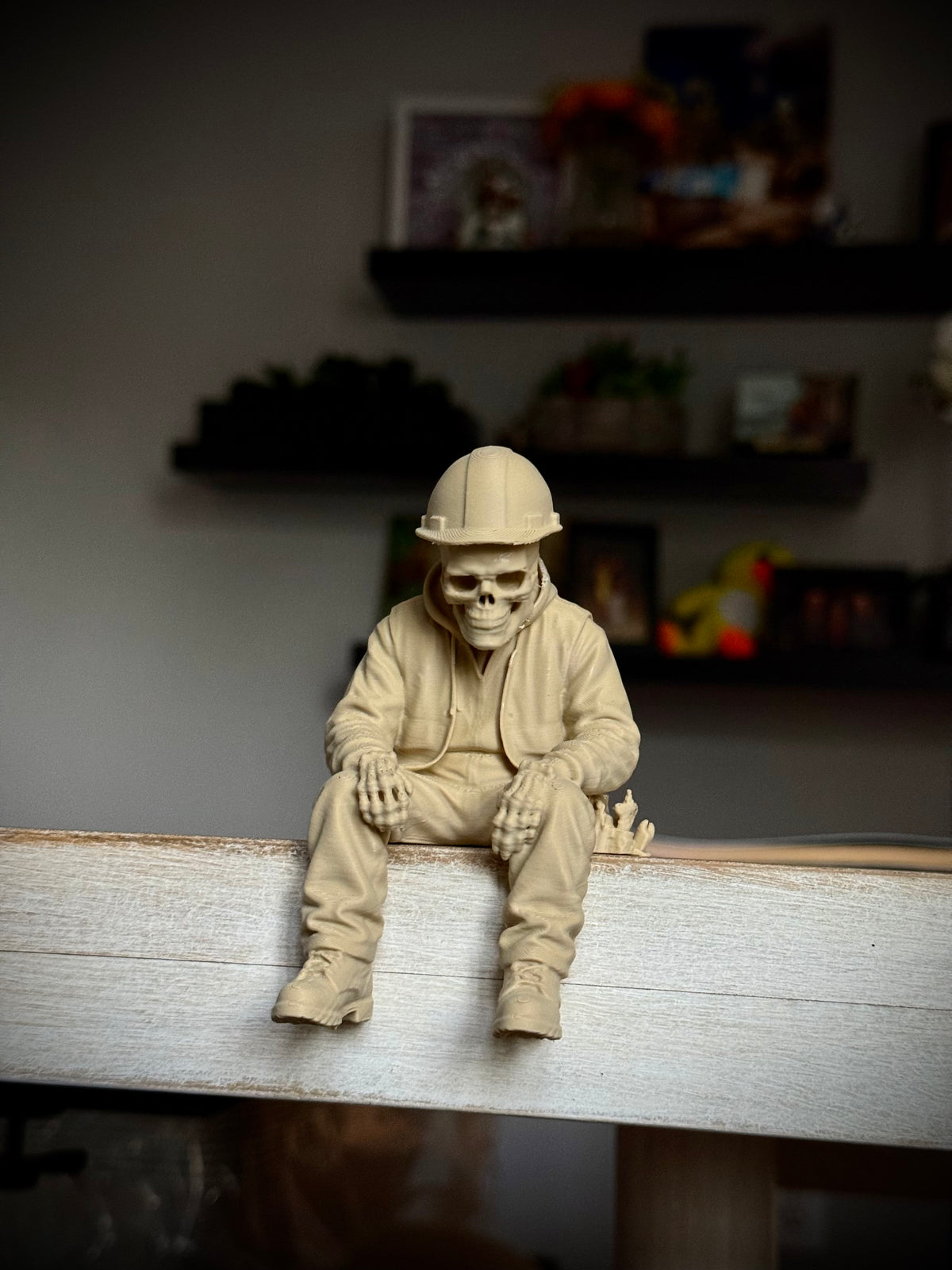 Totenkopf Kantenhocker Bauarbeiter