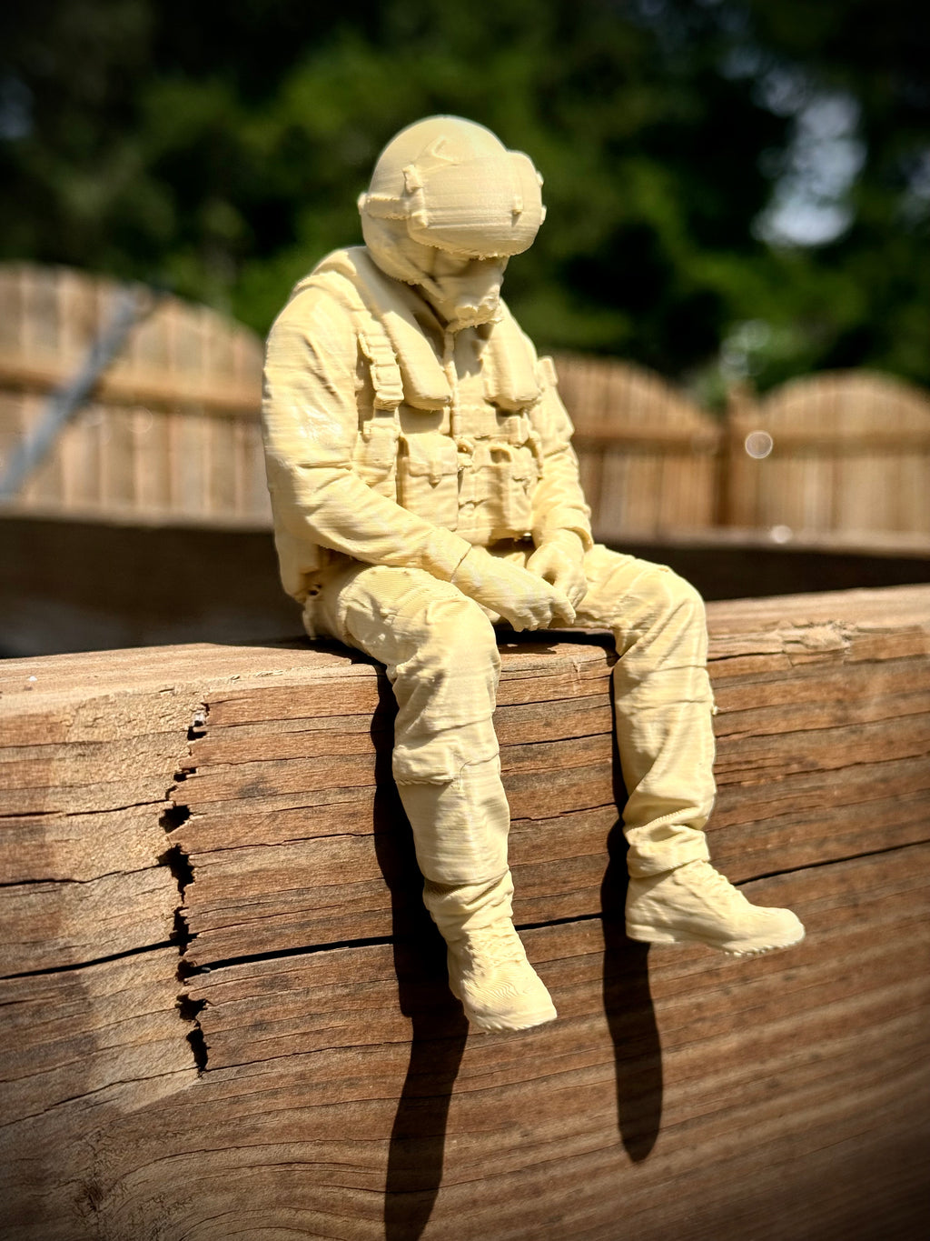 Figur Kampfjetpilot traurig Kantenhocker