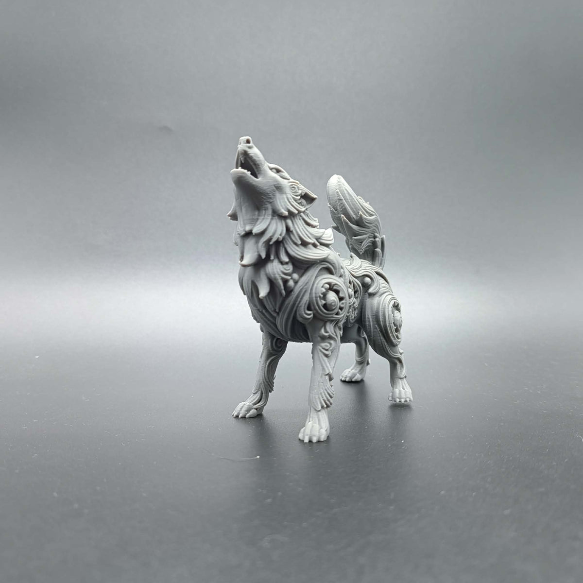 Fantasy Heulender Ornamentaler Wolf Figur Deko