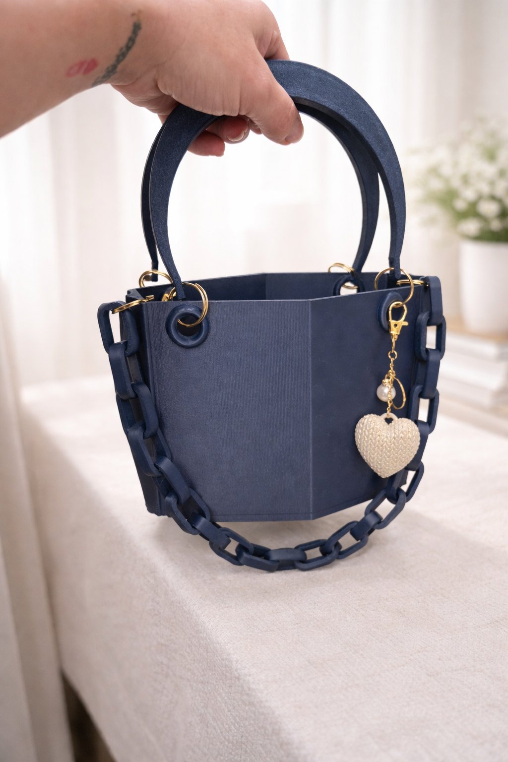 Hexa Belle Henkeltasche Figur Deko Statue Skulptur Dekoration Geschenk