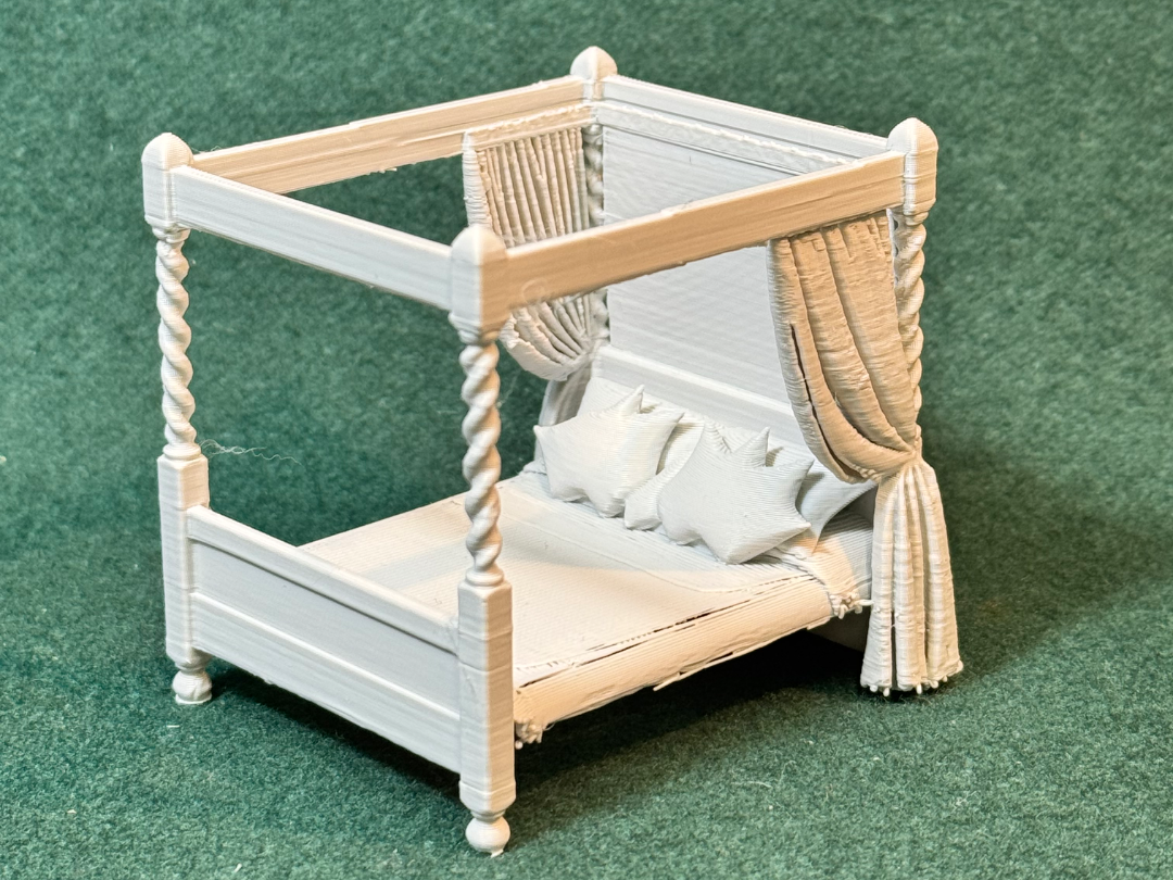 Puppenhaus Mini Bett aus der viktorianischen Ära (Himmelbett) 3 Miniatur