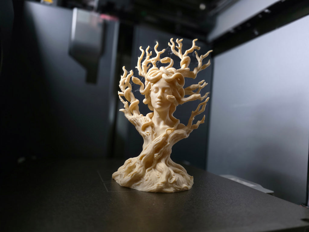 Medusa Baum Skulptur