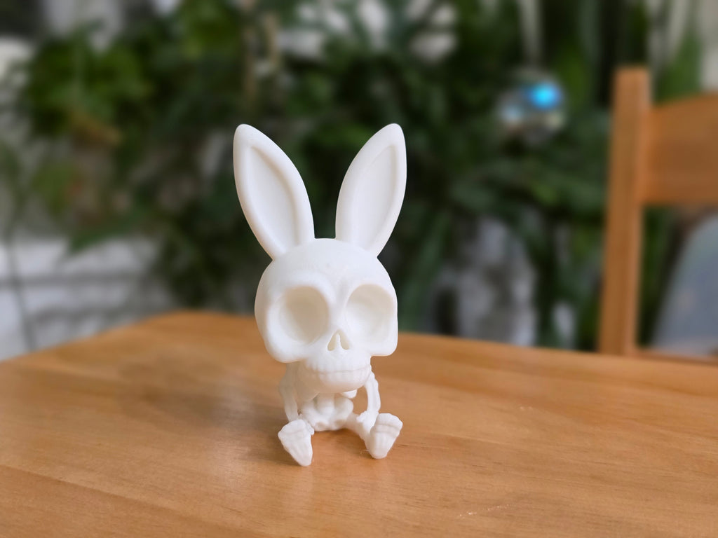 Skelett Figur entspannt Osterhase