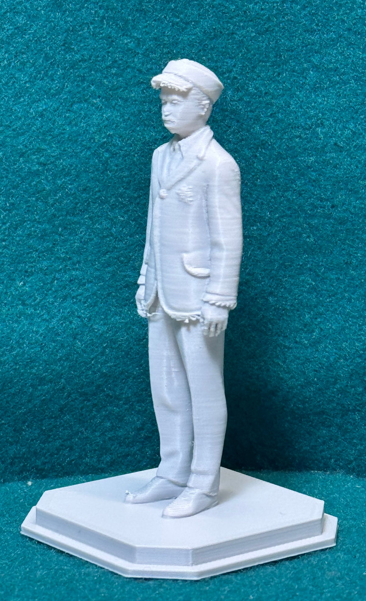 Nachbar Ashcombes Sohn Julian Figur Deko Statue Puppenhaus Miniatur Vitrine